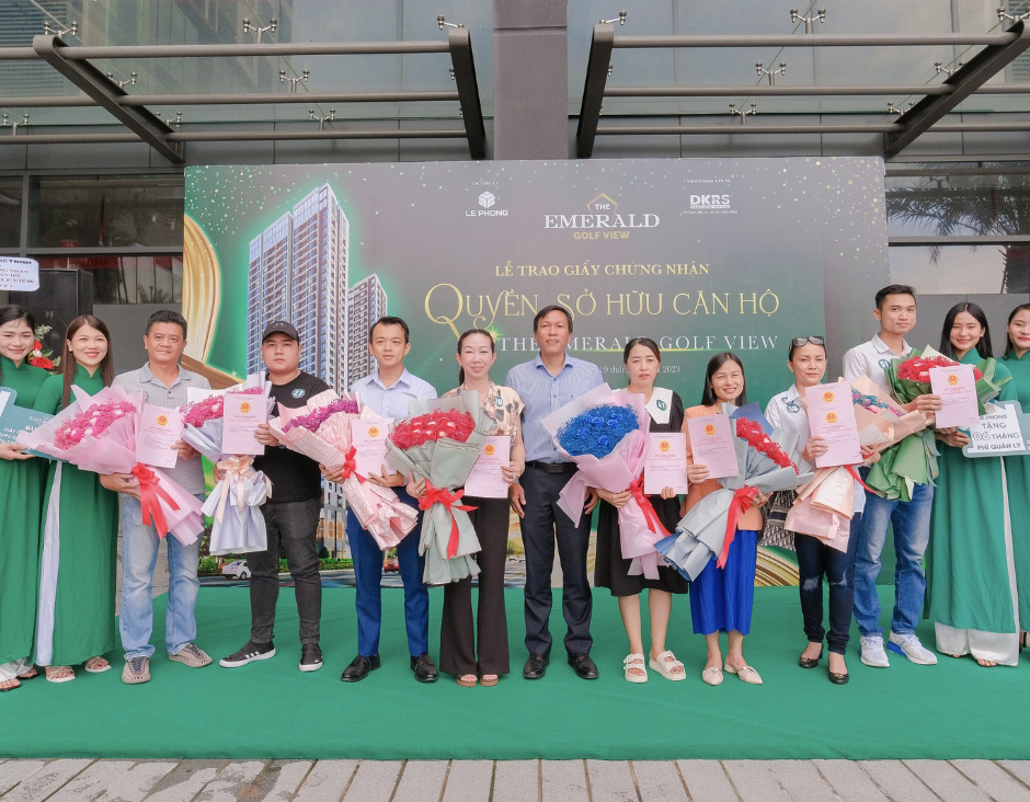 OWNERSHIP CERTIFICATE CEREMONY AT THE EMERALD GOLF VIEW APARTMENT - BINH DUONG